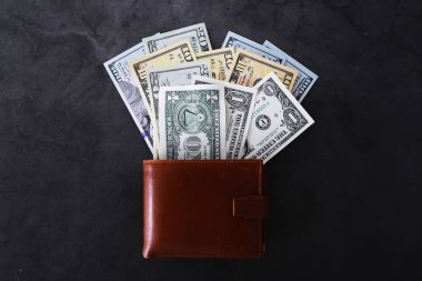 Nakit para büyük bir yığının içinde finans geçmişi olarak. Kağıt paralar kapansın. Üst görünüm