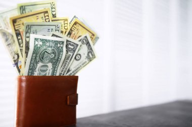 Nakit para büyük bir yığının içinde finans geçmişi olarak. Kağıt paralar kapansın. Üst görünüm