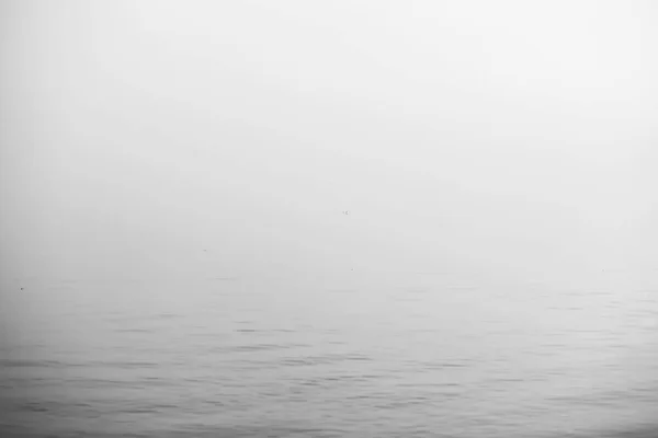 Ομίχλη Στη Λίμνη Πρωινή Φύση Νερό Και Λευκή Ομίχλη — Φωτογραφία Αρχείου