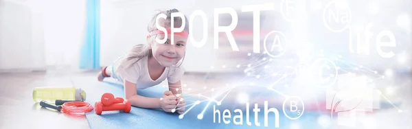Deporte Estilo Vida Saludable Niño Practicando Deportes Casa Estera Yoga — Foto de Stock