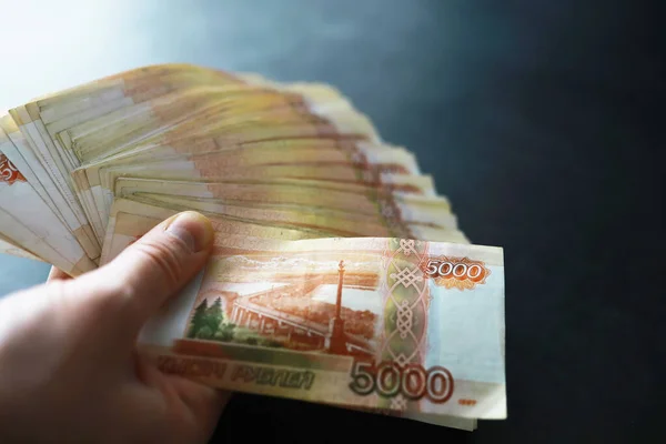 Üzerinde Beş Bin Ruble Yazan Banknotlar Rus Parası Beş Bin — Stok fotoğraf