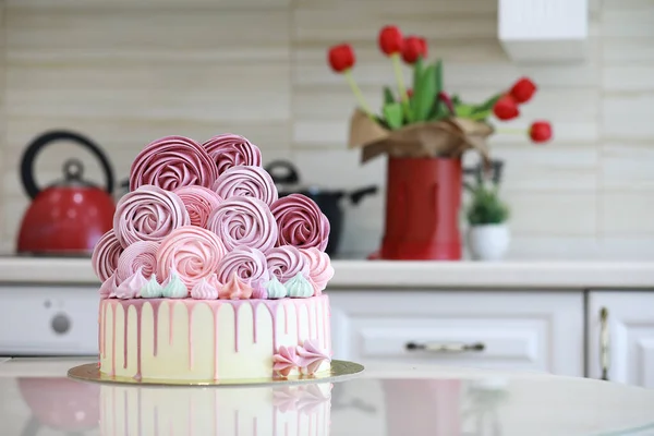 Prachtige Feestelijke Cake Biscuit Met Verschillende Crèmes Versieren — Stockfoto