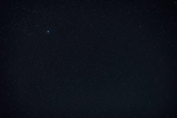 星や彗星と共に夜の空 — ストック写真