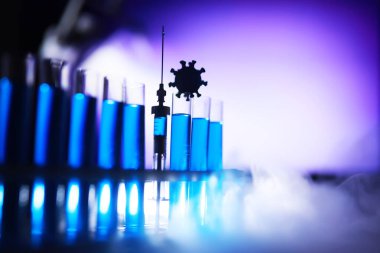 Test tüpü yeni sıvı çözelti potasyum mavisi taşar. Analiz reaksiyonu için çeşitli reaksiyonlar kullanılır. 