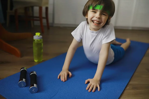 Sport Stile Vita Sano Bambino Che Pratica Sport Casa Manubrio — Foto Stock