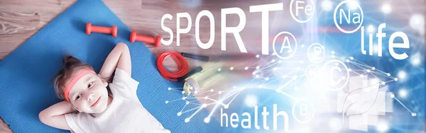 Sport Und Gesunde Lebensstil Kind Beim Sport Hause Yogamatten Hantel — Stockfoto