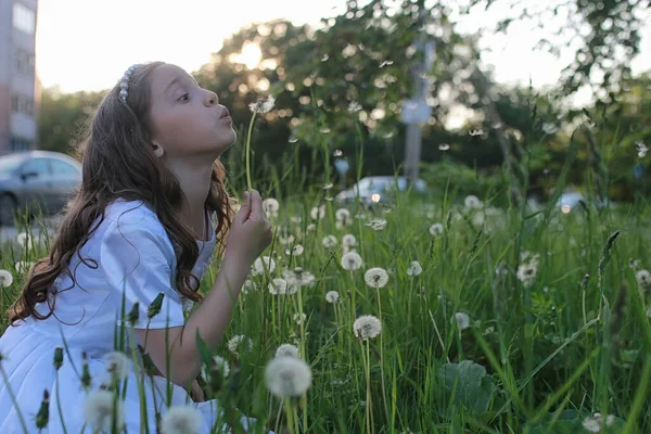 Teen Blowing Seeds Dandelion Flower Spring Park — Stock Photo, Image