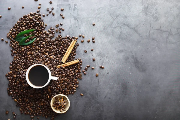 Påse Kaffe Kaffebönor Rostade Bordet Kaffebönor Med Blad För Matlagning — Stockfoto