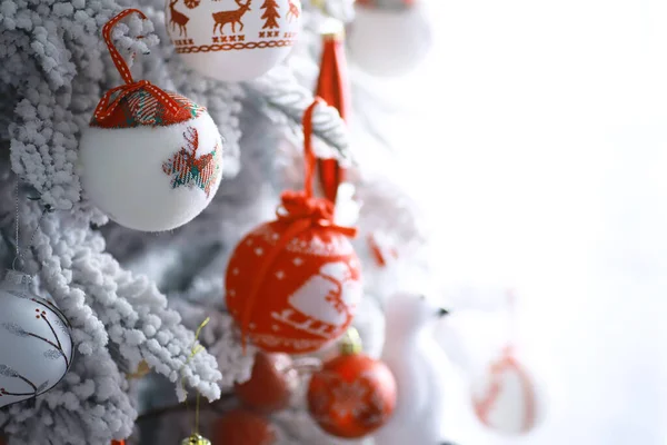 Noël Fond Vacances Boule Argent Rouge Suspendue Arbre Décoré Avec — Photo