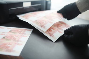 Küresel ekonomik kriz kavramı. Yasadışı para üretimi, 