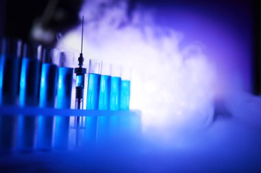 Test tüpü yeni sıvı çözelti potasyum mavisi taşar. Analiz reaksiyonu için çeşitli reaksiyonlar kullanılır. 