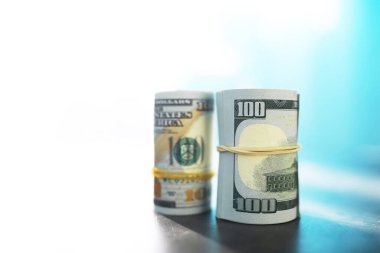 Nakit para büyük bir yığının içinde finans geçmişi olarak. Kağıt paralar kapansın. Üst görünüm