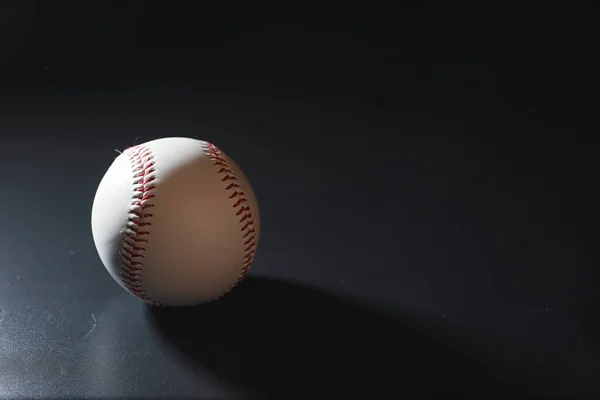 Amerikanisches Traditionelles Sportspiel Baseball Konzept Baseballball Und Schläger Auf Einem — Stockfoto