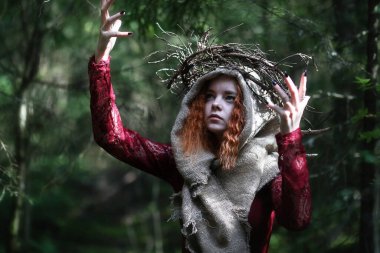 Fortune-Teller, önlerin derinliklerinde bir ritüel yürütmektedir.