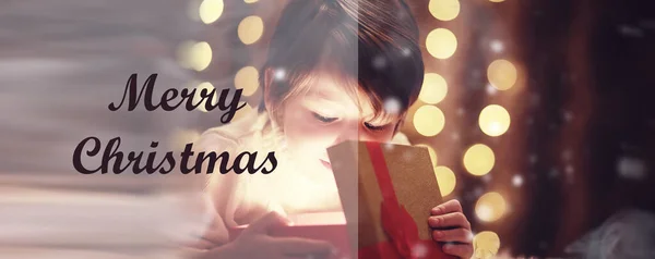 Familie Heiligabend Kamin Kinder Öffnen Weihnachtsgeschenke Kinder Unter Dem Weihnachtsbaum — Stockfoto