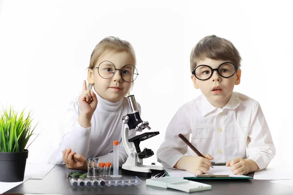 Jóvenes Científicos Químicos Orientación Vocacional Infantil Elección Profesión Médico Asistente —  Fotos de Stock