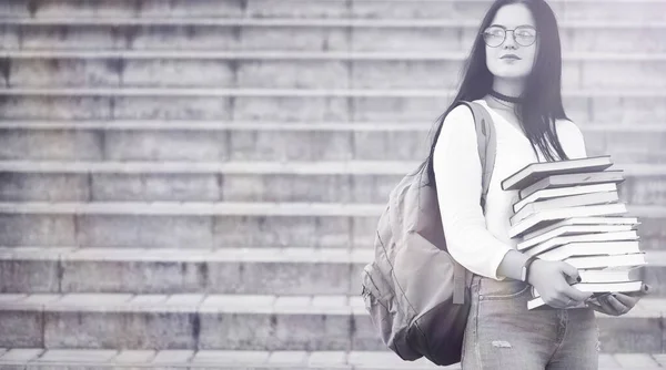 Joven Estudiante Calle Con Una Mochila Libro —  Fotos de Stock