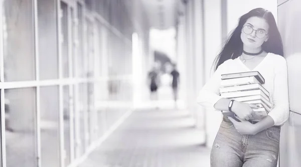 Joven Estudiante Calle Con Una Mochila Libro —  Fotos de Stock