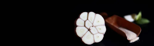 Φρέσκο Σκόρδο Σκελίδα Μαύρο Φόντο Σκόρδο Είναι Πλούσιο Βιταμίνες Χρήσιμη — Φωτογραφία Αρχείου