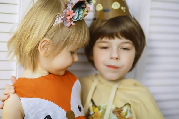 Fröhliche Kindergruppe Hat Spaß Und Spiel Kindergarten Hallen Pädagogisches Konzept — Stockfoto