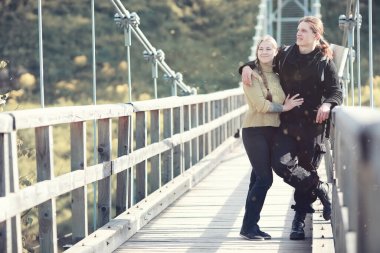 Bir sırt çantası ile yürüyerek seyahat