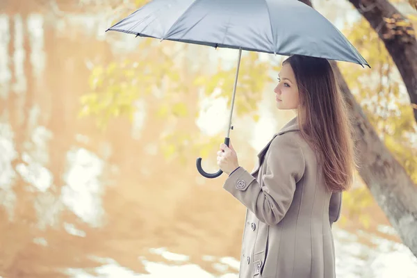 Jeune Fille Dans Manteau Dans Parc Automne — Photo