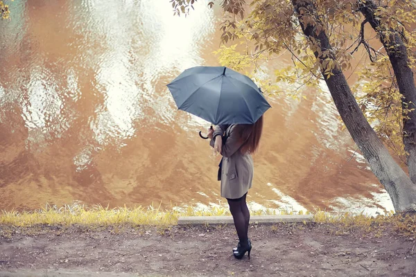 Jeune Fille Dans Manteau Dans Parc Automne — Photo