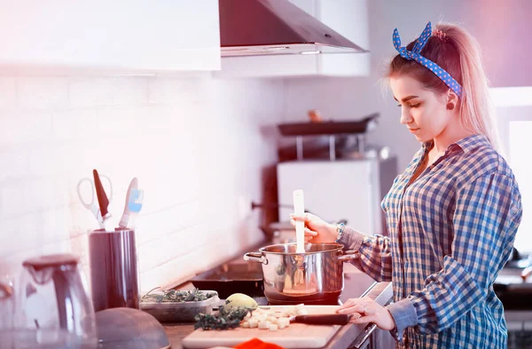 Cute Young Girl Kitchen Prepares Dinner — Stock Photo, Image
