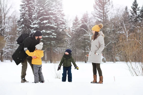 Happy Family Playing Laughing Winter Outdoors Snow City Park Winter — Stock Photo, Image