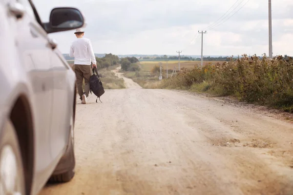 Man Walks Country Road Hitchhiker Country Man Stops Passing Car — Stock Photo, Image