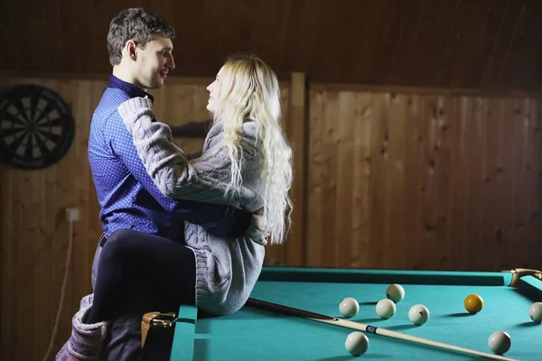 Young Couple Hugging Billiards Table — Stock Photo, Image