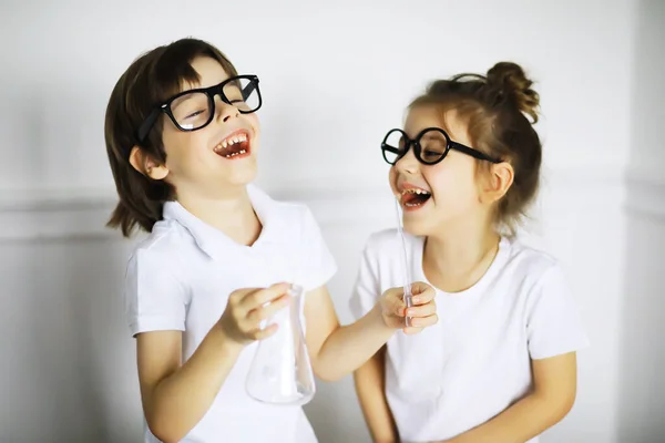 Two Cute Children Chemistry Lesson Making Experiments Isolated White Backgroun — Stock Photo, Image