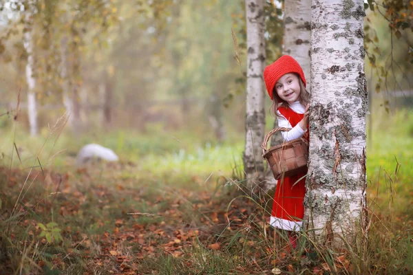 Little Girl Red Hat Dresses Walking Park Cosplay Fairytale Hero — Stock Photo, Image