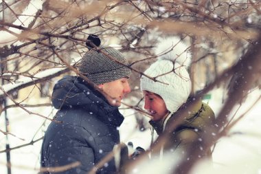 Genç aşıklar kış iki