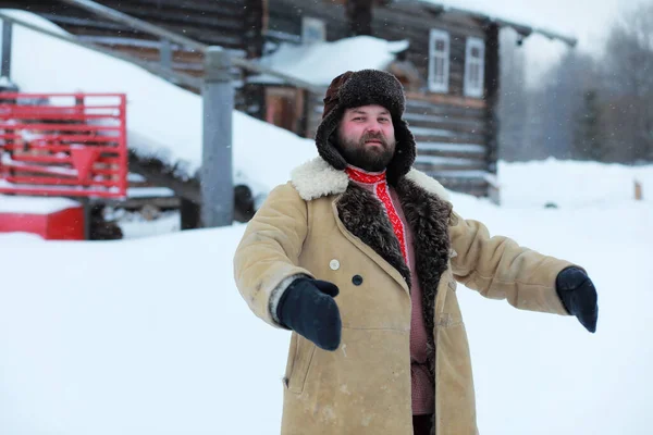 Vousáč Tradičním Zimním Kostýmu Rolnického Středověku Rusku — Stock fotografie