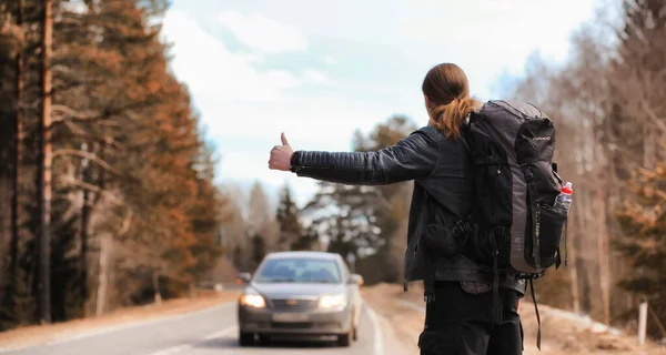 Young Man Hitchhiking Country Man Trying Catch Passing Car Traveling — Stock Photo, Image