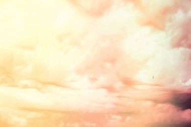 Bulutlu gökyüzü manzarası Pastel renkler