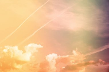 Bulutlu gökyüzü manzarası Pastel renkler