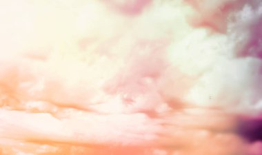 Bulutlu gökyüzü manzarası Pastel renkler