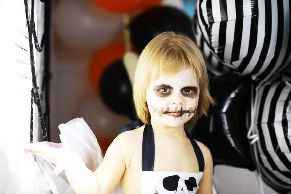 Szczęśliwa Rodzina Dziećmi Kostiumach Makijażu Święto Halloween — Zdjęcie stockowe