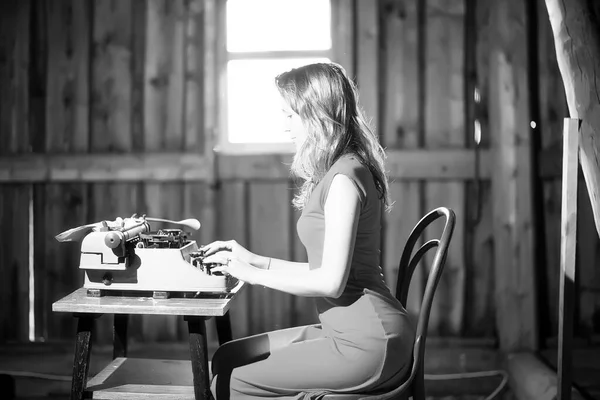 Beautiful Girl Dress Background Window Old House Printing Old Typewriter — Stock Photo, Image