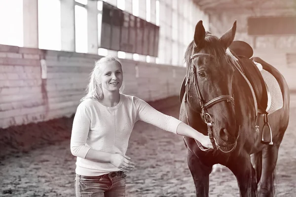 Jongeren Een Paard Training Een Houten Zijn — Stockfoto