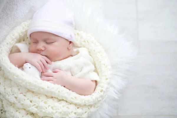 Baby Newborn Sleeping Wrapped Warm Blanke — Stock Photo, Image