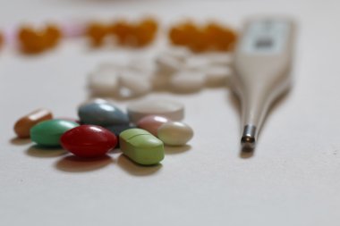 arka plan tıp hap şırınga şişeleri