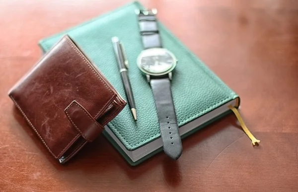 Conjunto de homens relógios carteira diário — Fotografia de Stock
