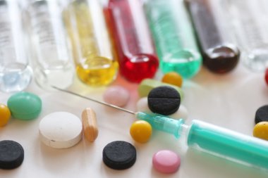 arka plan tıp hap şırınga şişeleri