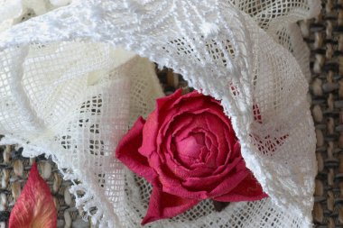 Aşk kavramı gül dantel