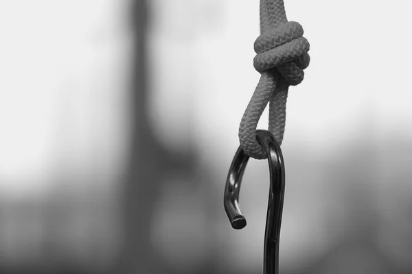 Hak z ubezpieczenia węzeł liny wspinaczkowe — Zdjęcie stockowe