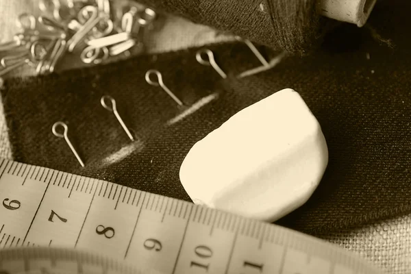 Handwerk Garn Schneiderschere monochrome Knöpfe — Stockfoto