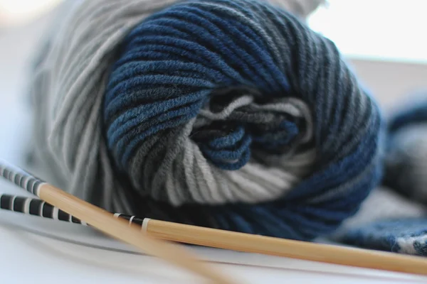 Концепция хобби вязания шерсти — стоковое фото